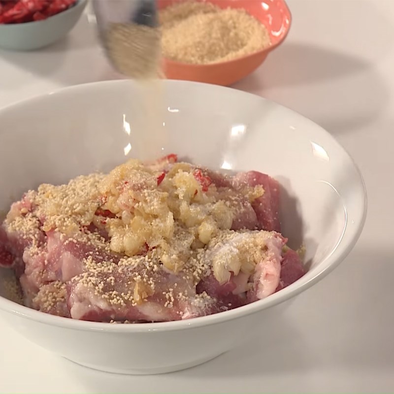 Bước 2 Ướp sườn Sườn non rim củ nén