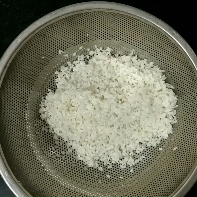Bước 1 Vo gạo nếp Bột nếp tươi và bột nếp khô