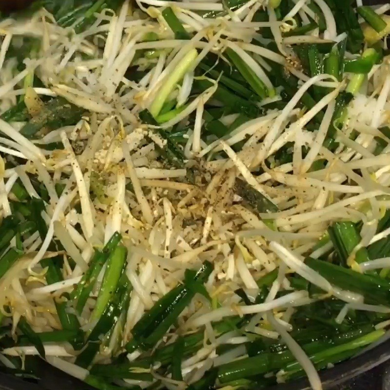 Bước 2 Xào nguyên liệu Bò trụng Tứ Xuyên