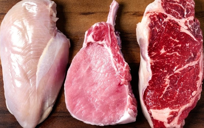 Ức con kê với nạc bò