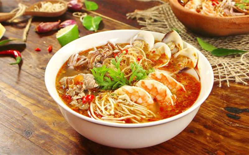 Bún Thái hải sản cay