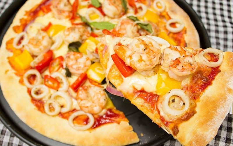 Bánh pizza bằng nồi chiên không dầu 