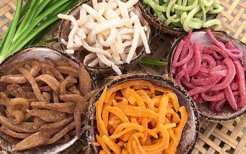 Chọn dừa để làm mứt dừa sợi