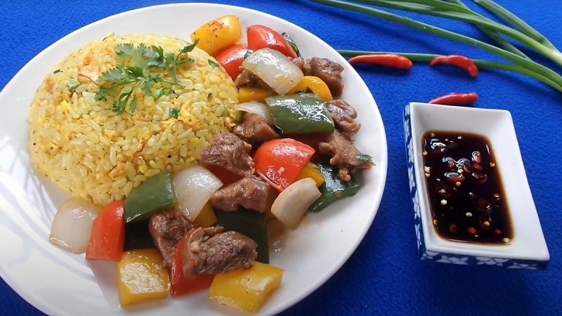 Cơm chiên bò