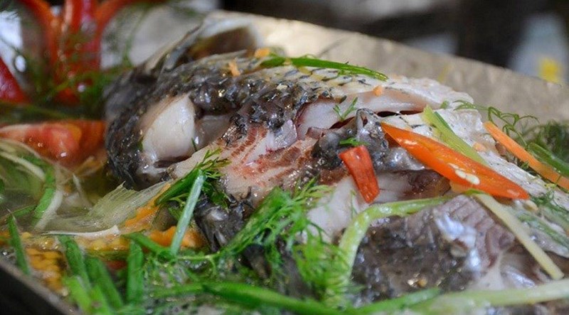 Cá chép là một nguyên liệu tuyệt vời cho món ăn. Với các công thức đa dạng, bạn có thể chế biến nhiều món ăn ngon từ cá chép như chiên giòn, nướng, hay rang muối. Xem hình ảnh để thấy món ăn từ cá chép này làm sao hấp dẫn.