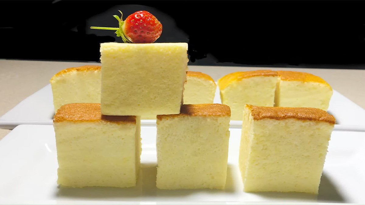 Bánh bông lan hạnh nhân sữa chua Hy Lạp