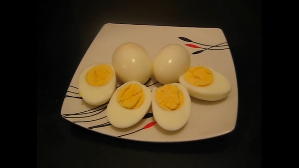 4 Cách nấu trứng bằng lò vi sóng: trứng luộc, hấp, chiên và bác