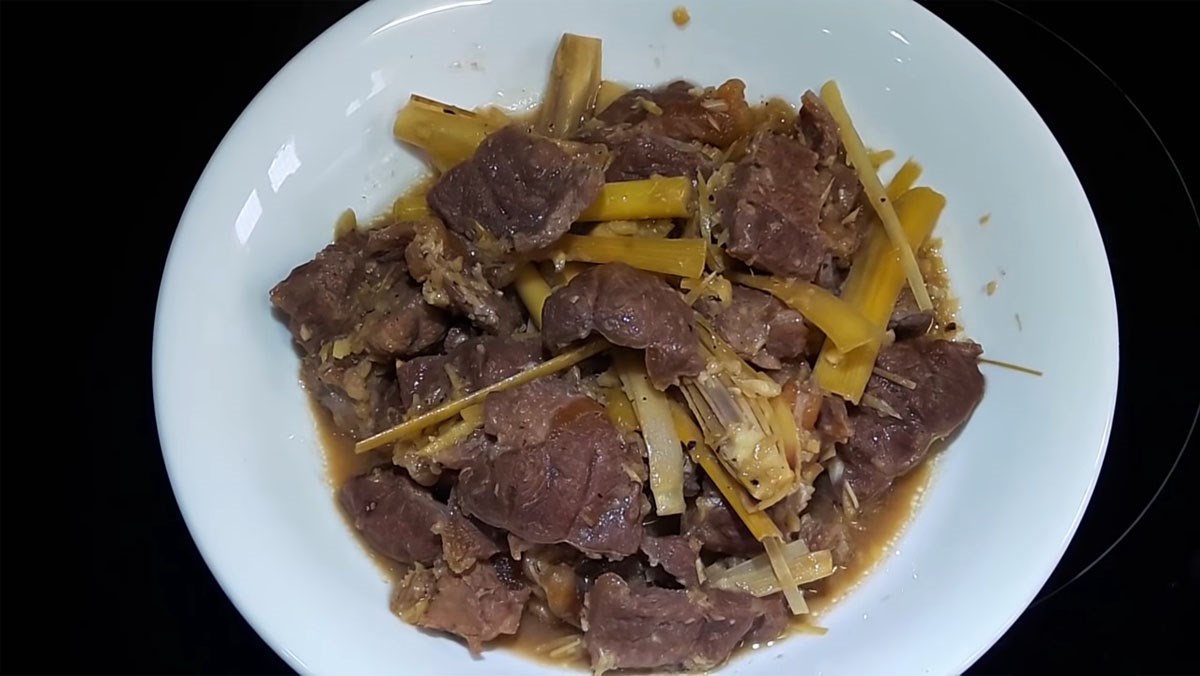 Bắp bò kho gừng