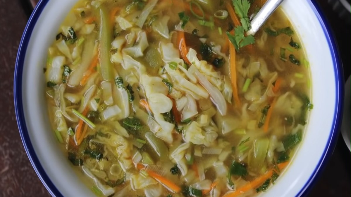 Cách nấu súp bắp cải giảm cân thơm ngon nhanh chóng cho nàng bận rộn
