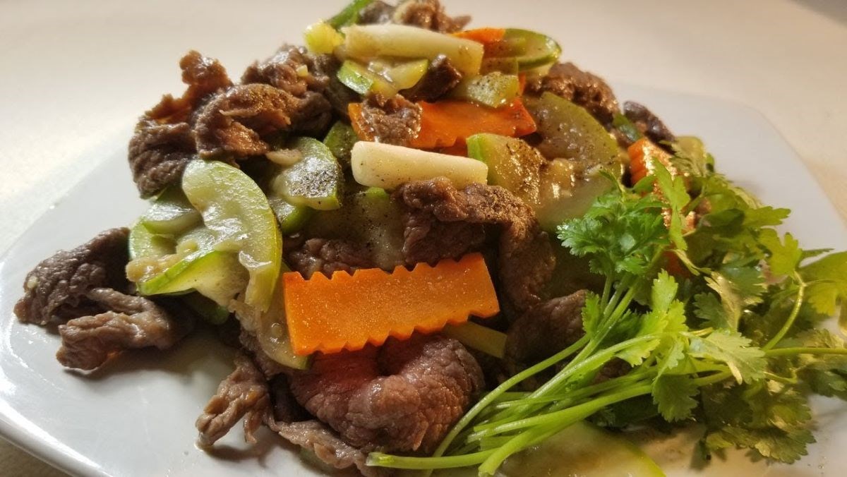 Cách làm bầu xào thịt bò đơn giản thơm ngon cho bữa cơm gia đình