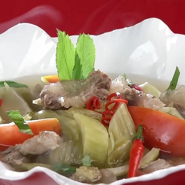 Canh gân bò cải chua