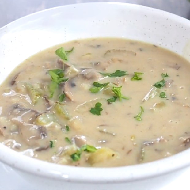 Cách nấu súp nấm cần tây dễ làm dễ ăn thơm nức mũi