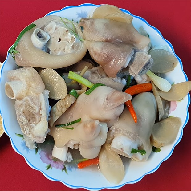 2 cách nấu giò heo hầm củ cải muối và bắp chuối thơm ngon, bổ dưỡng