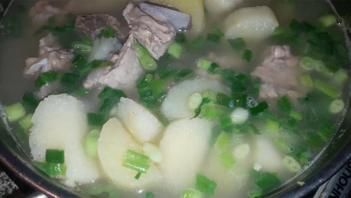 Canh củ từ nấu sườn