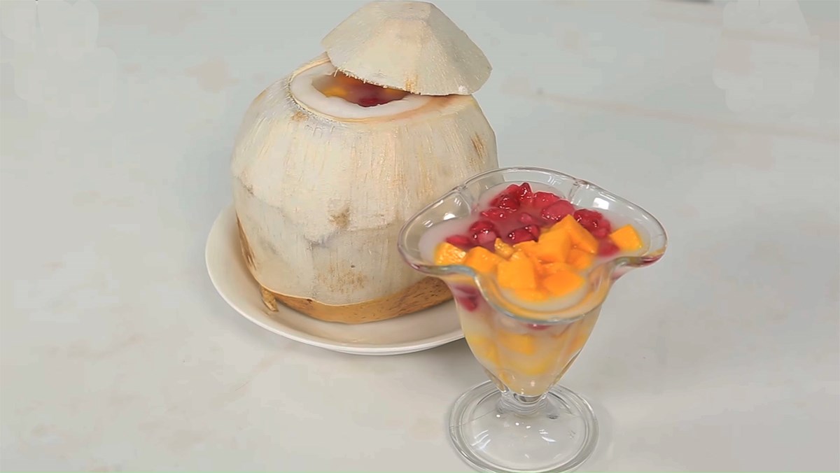 Chè củ năng trái dừa