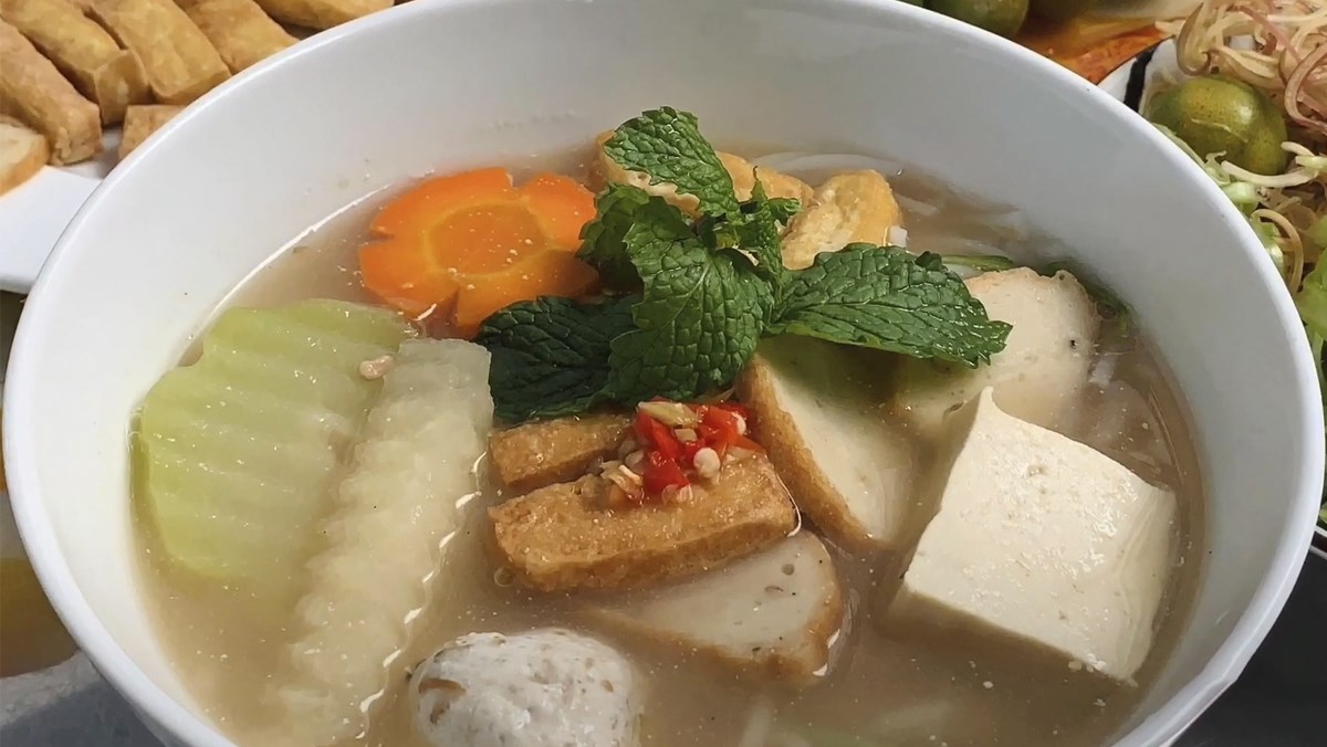 Bún nước lèo chay