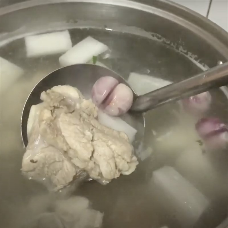 Step 2 Cooking the broth for beef ball soup