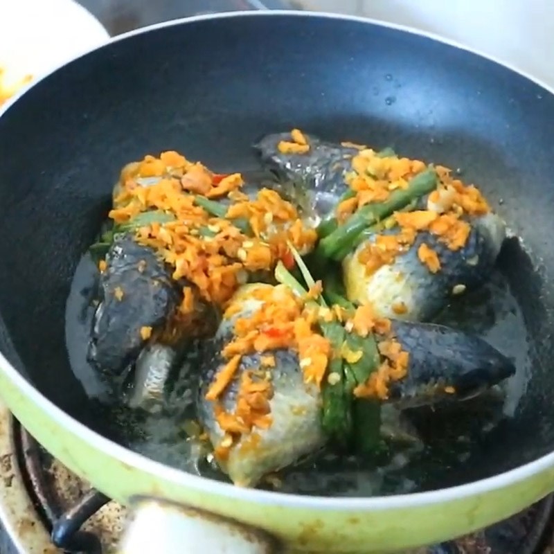 Bước 4 Chiên cá Cá chuồn chiên nghệ