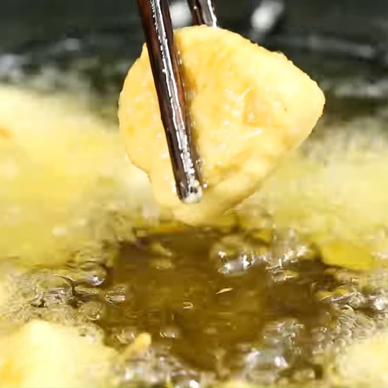 Bước 3 Chiên mãng cầu Mãng cầu chiên giòn