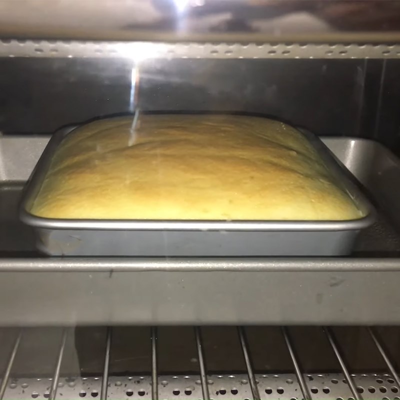 Bước 5 Đổ khuôn và nướng bánh Bánh bông lan hạnh nhân sữa chua Hy Lạp