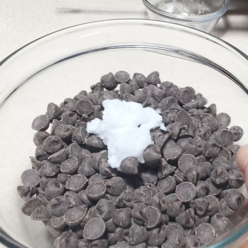 Bước 2 Đun chảy socola Bánh socola chuối bơ đậu phộng