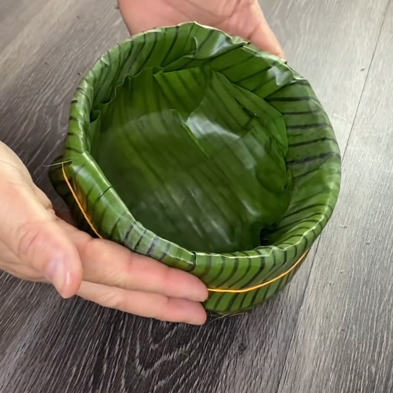 Bước 1 Làm khuôn bánh lá chuối Bánh gạo lá dứa