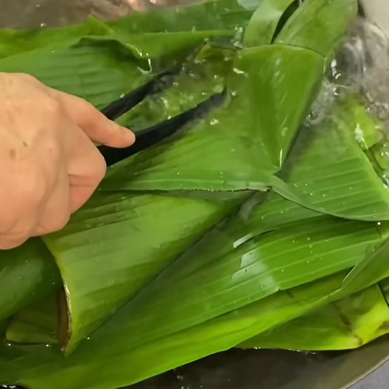 Bước 1 Làm khuôn bánh lá chuối Bánh gạo lá dứa