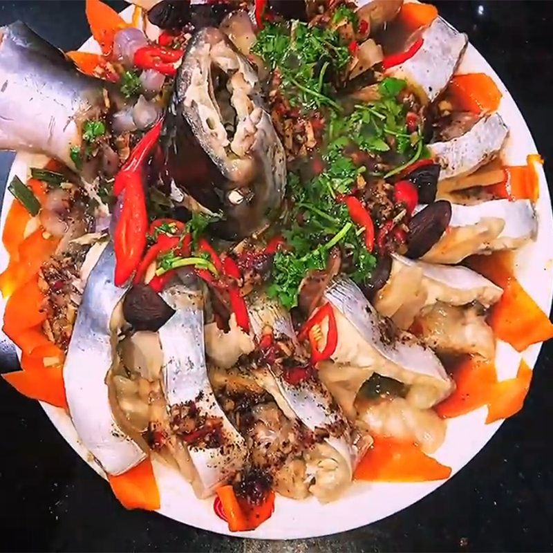 Step 4 Cooking the sauce and finishing Steamed basa fish with ginger