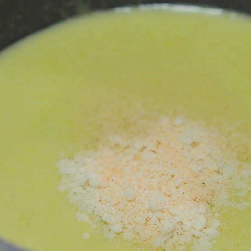 Bước 3 Nấu súp Súp khoai tây phô mai