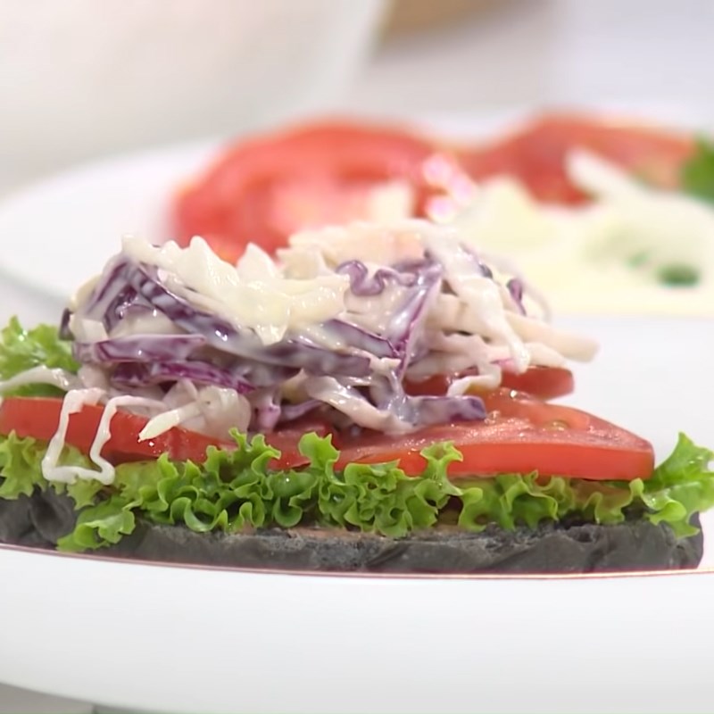 Bước 5 Pha sốt và hoàn thành Burger cua lột