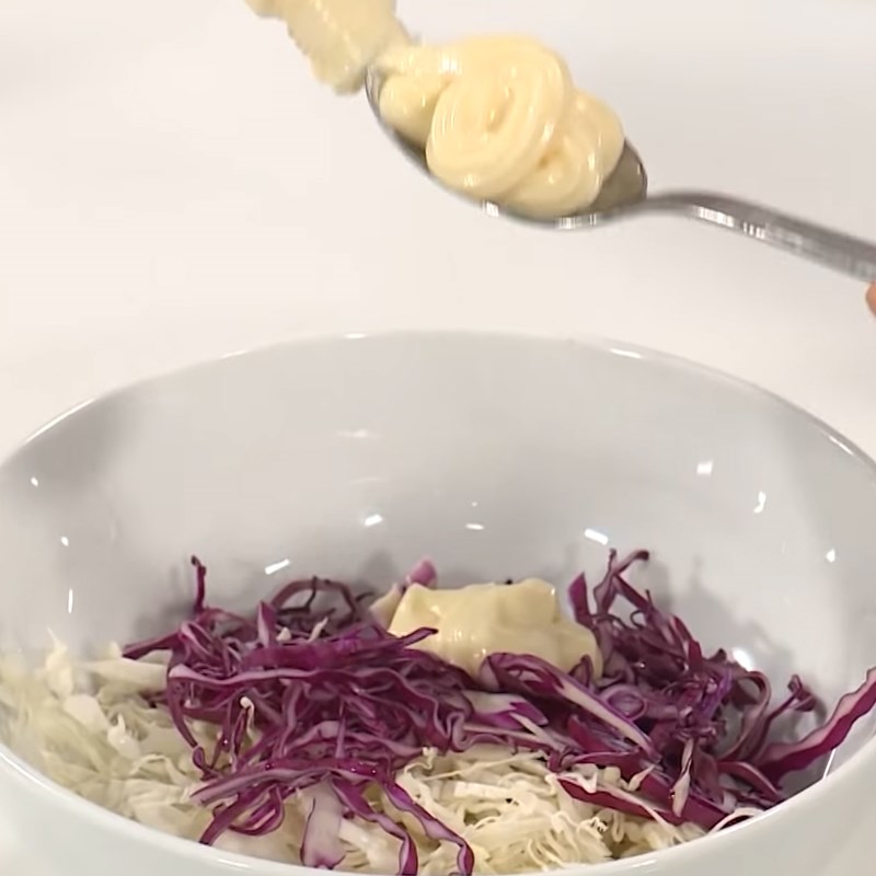 Bước 5 Pha sốt và hoàn thành Burger cua lột