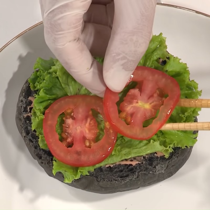 Bước 5 Pha sốt và hoàn thành Burger cua lột