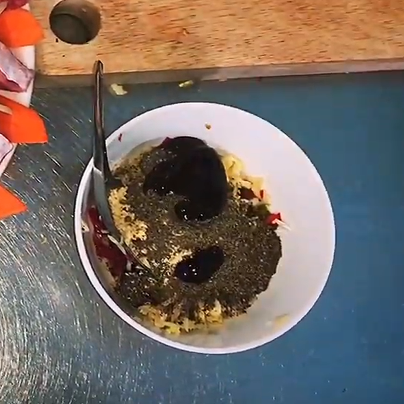 Bước 2 Pha và rưới gia vị lên cá Cá basa hấp gừng