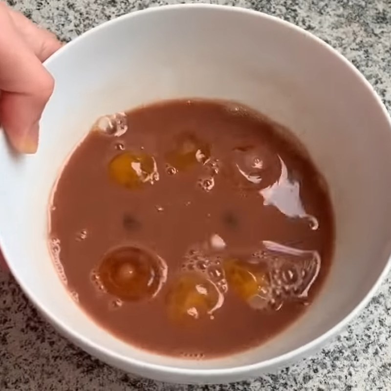 Bước 1 Sơ chế trứng muối Bánh bao kim sa vỏ vàng nhân trứng muối