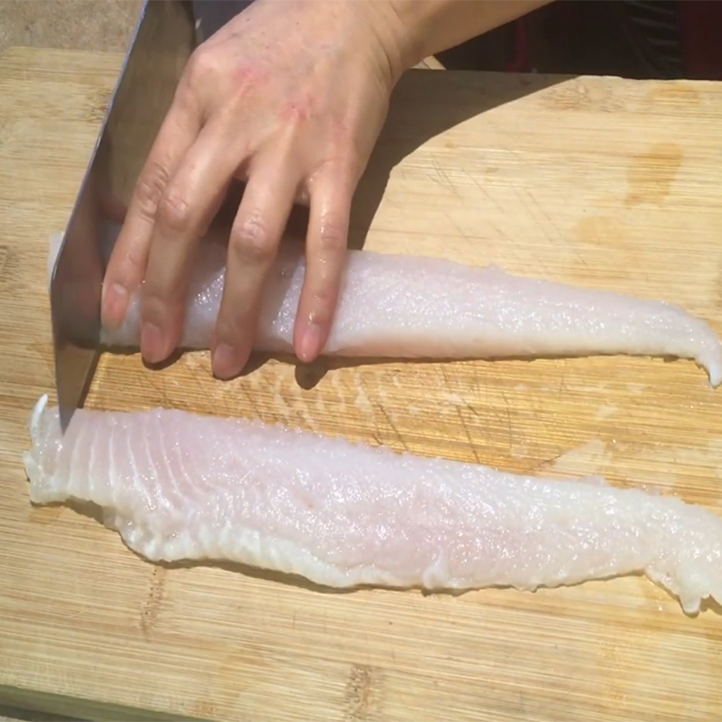Bước 1 Sơ chế cá basa Cá basa hấp bầu