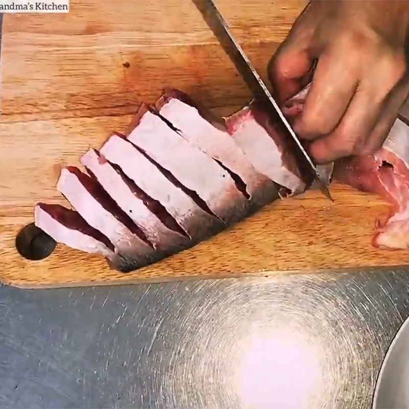 Bước 1 Sơ chế cá basa Cá basa hấp gừng