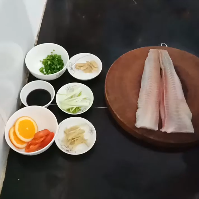 Bước 1 Sơ chế cá basa Cá basa hấp xì dầu
