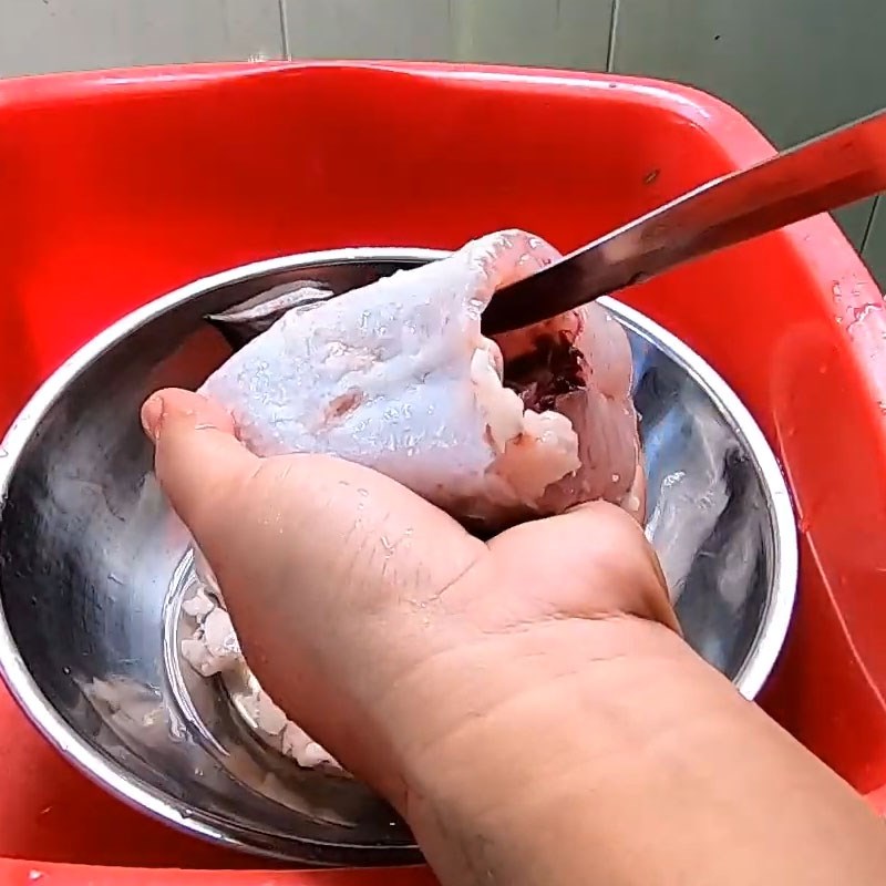 Bước 1 Sơ chế cá lóc Cá lóc hấp dưa cải (cải chua)