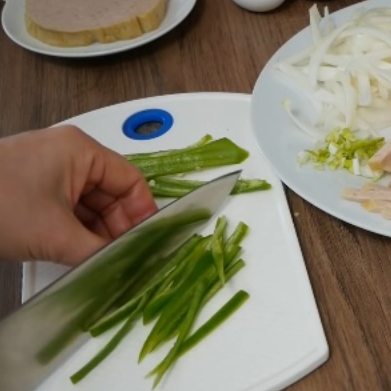 Cách 1 Sơ chế những nguyên liệu Miến xào thập cẩm