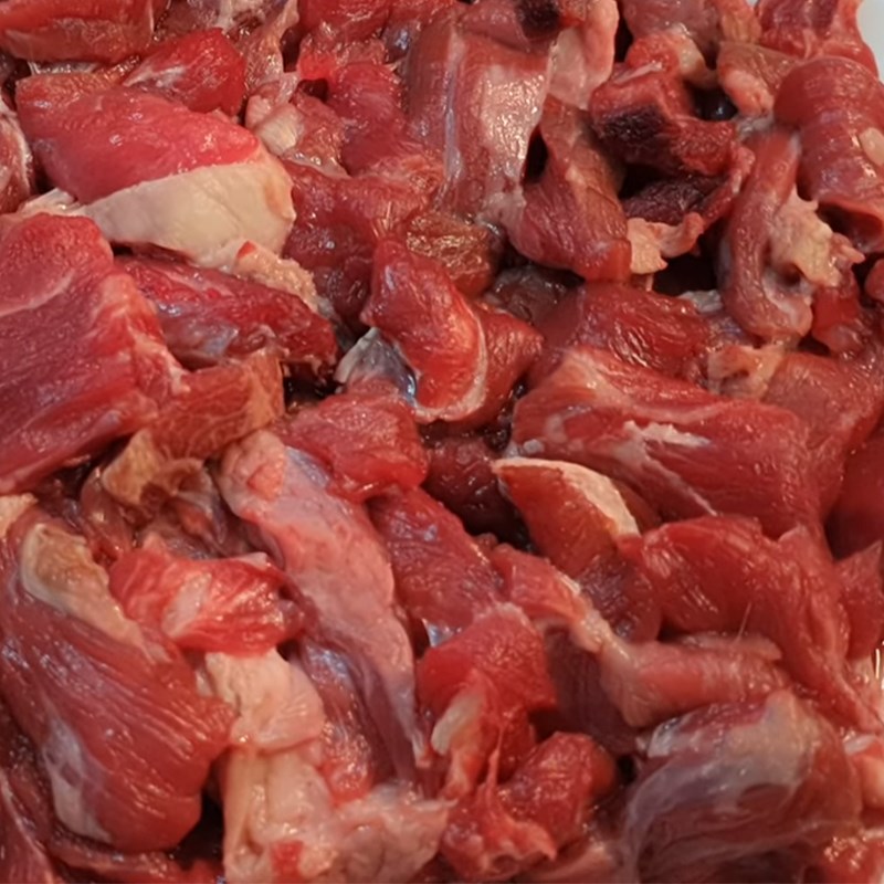 Bước 1 Sơ chế các nguyên liệu Thịt trâu xào lá cách nước cốt dừa