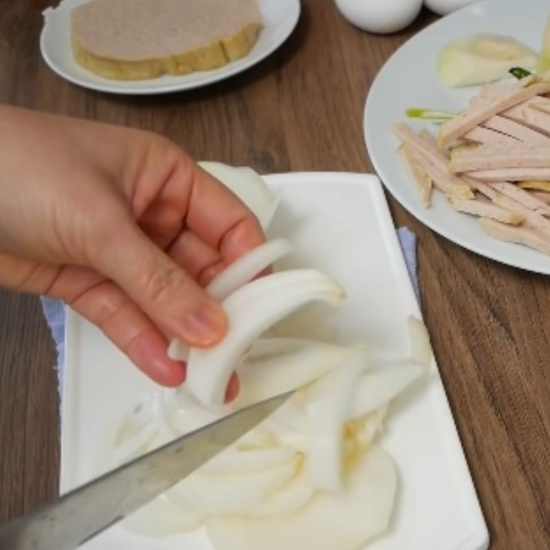 Bước 1 Sơ chế các nguyên liệu Miến xào thập cẩm
