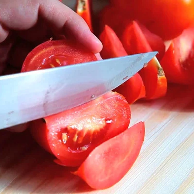 Bước 2 Sơ chế các nguyên liệu khác Cá cam nấu canh chua