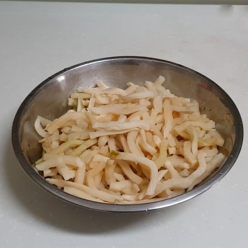 Bước 1 Sơ chế củ cải Củ cải khô trộn mặn ngọt