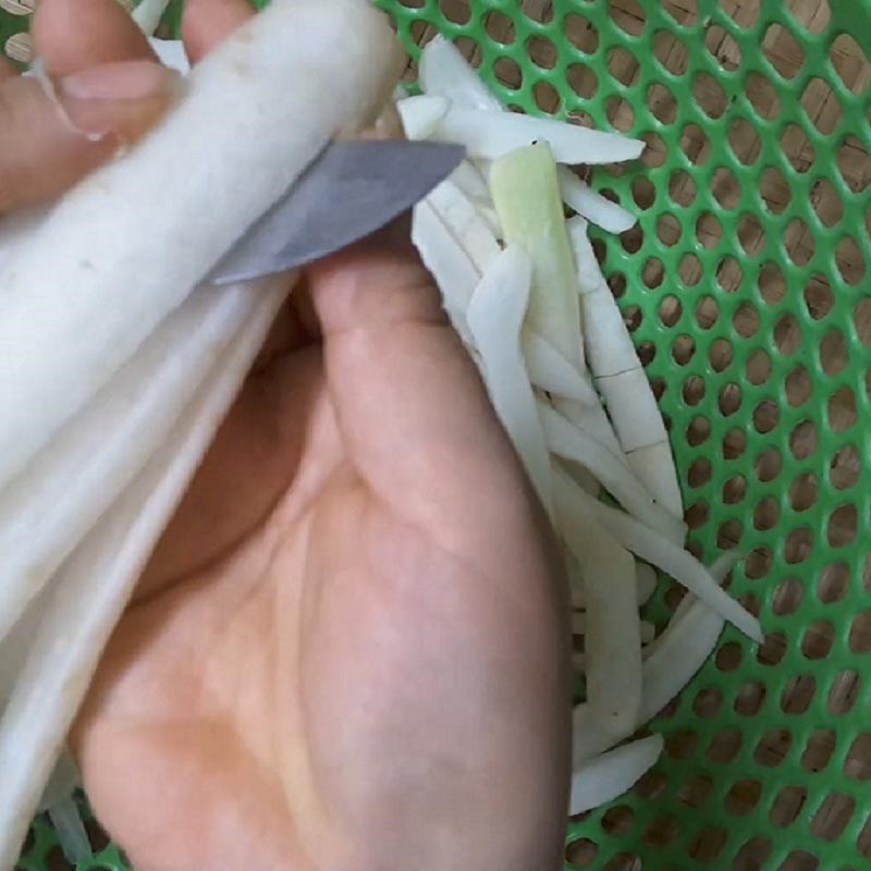 Bước 1 Sơ chế củ cải Củ cải khô