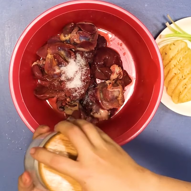 Cách 1 Sơ chế lòng con kê Lòng kê xào dứa (thơm)