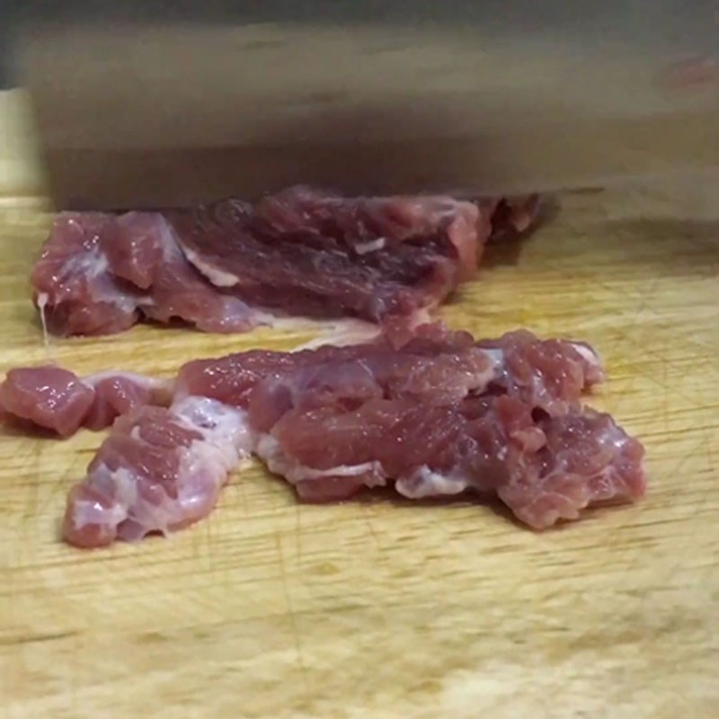 Bước 1 Sơ chế nguyên liệu Củ cải khô xào thịt