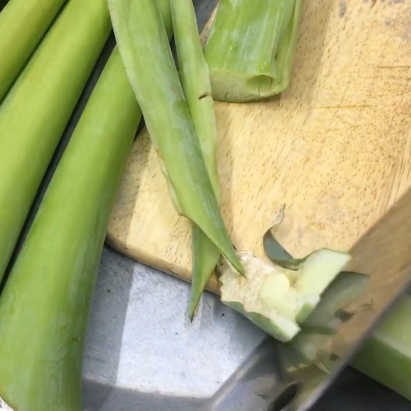 Bước 2 Sơ chế nguyên liệu Mùng chua Nghệ An