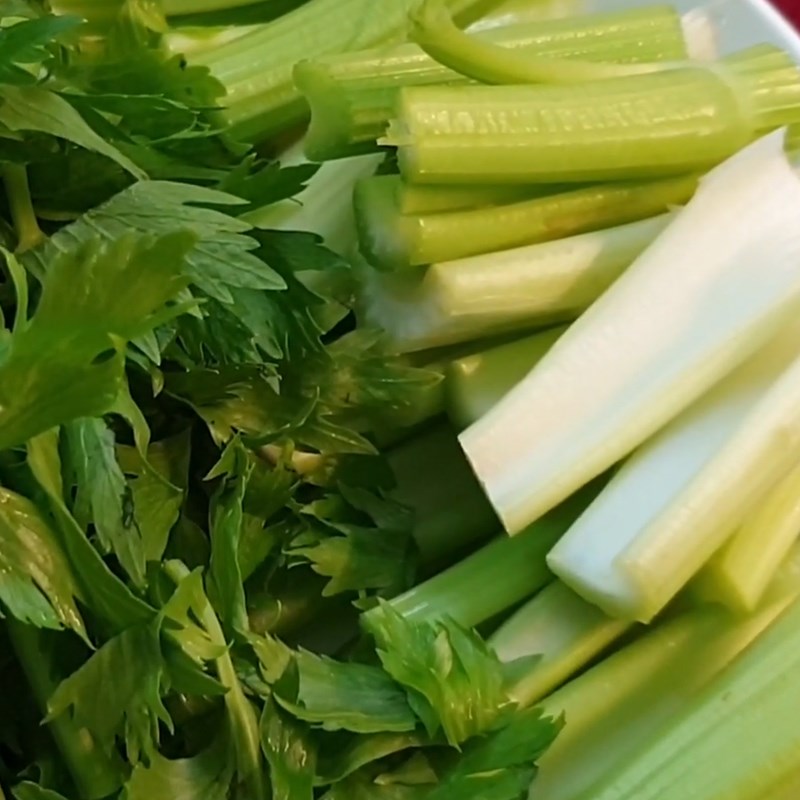 Bước 1 Sơ chế vật liệu Mực xào yêu cầu tây