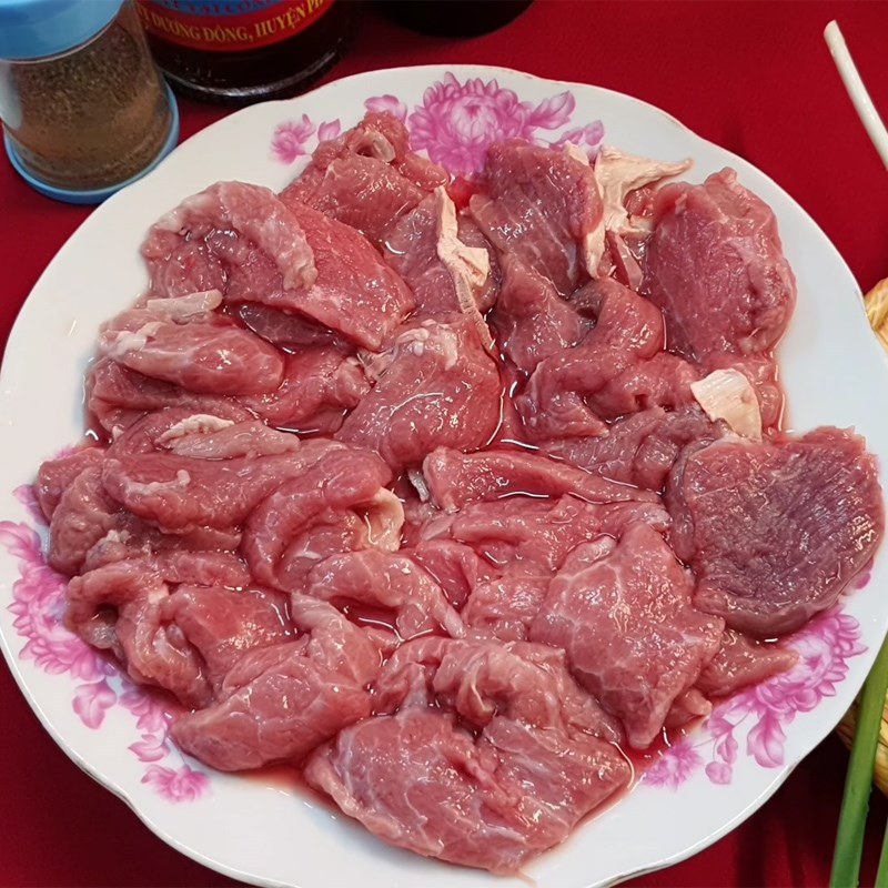 Bước 1 Sơ chế thịt trâu Thịt trâu xào rau muống