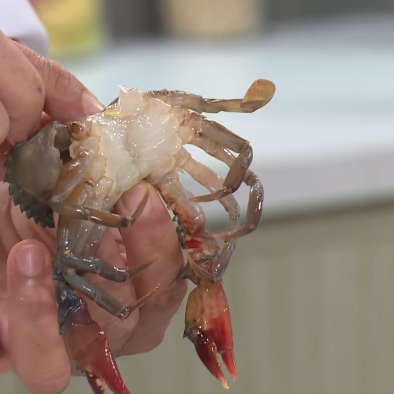 Bước 1 Sơ chế cua lột Burger cua lột